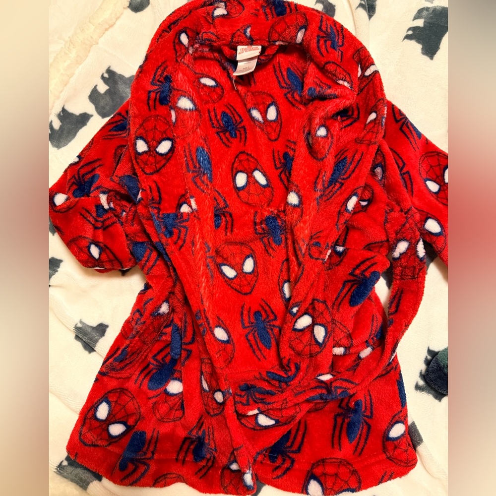 Size 4 Marvel Red Spider-Man Kids Robe - Picture 4 of 5